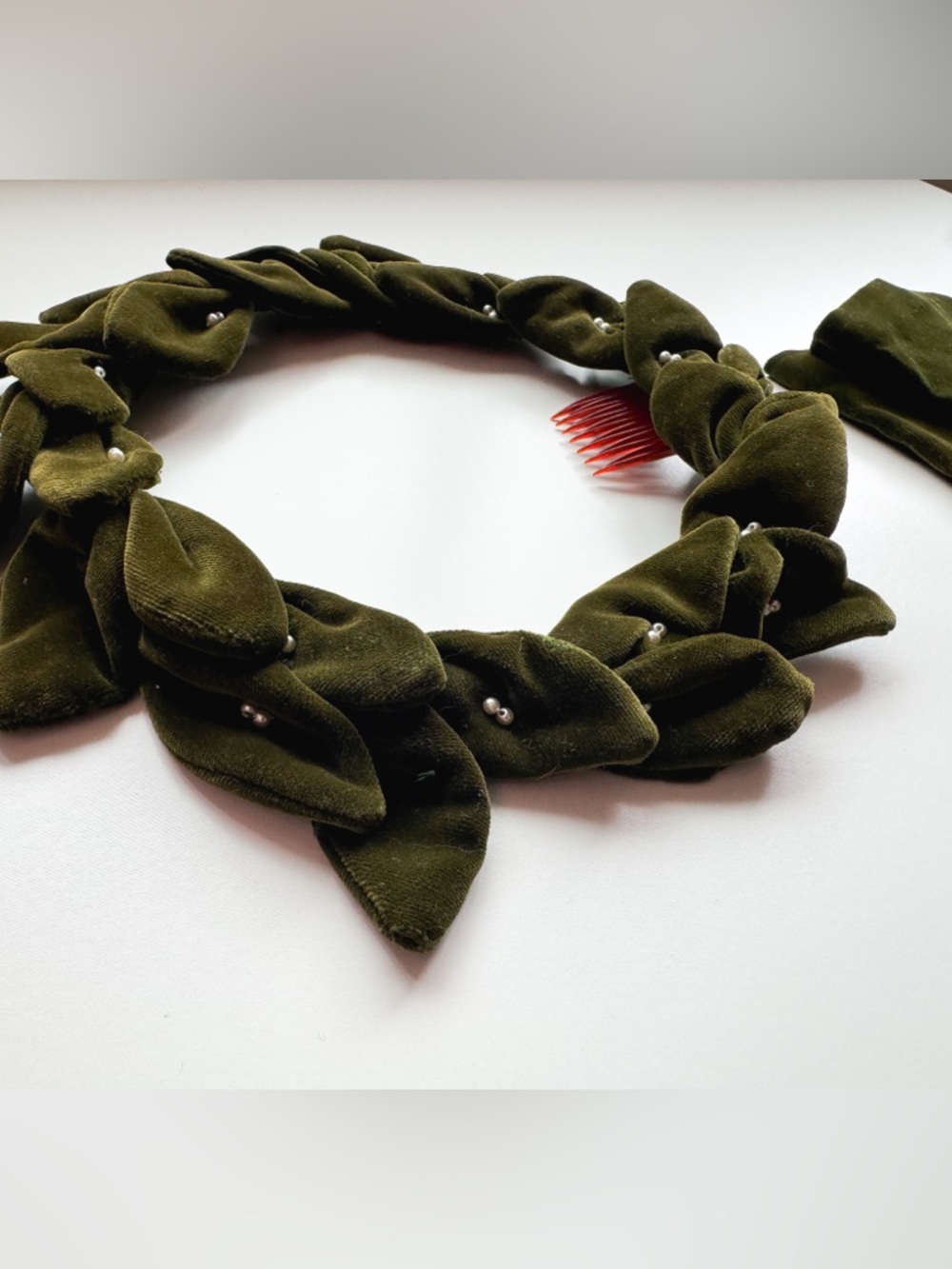 Vintage 1950s Olive Velvet Leaf Headband with Pearl Beads and Matching Wristlets - Picture 3 of 10